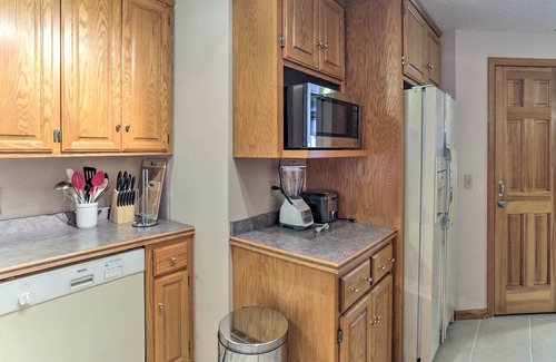 Eagan House | Eagan Home w/Porch - 5 Mi to Mall of America!