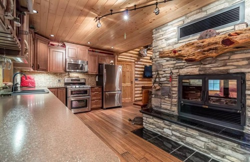 Hazelhurst House | Eagle Camp Lodge - Northwoods Log Home - On Willow Flowage