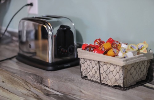 Ella Cabin | Eagle Lake Cottage sleeps 6
