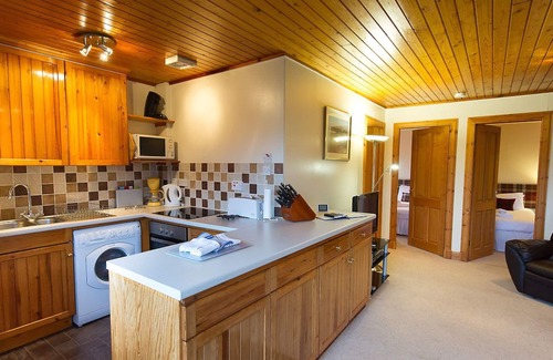 Crianlarich Ski Chalet | Eagle Lodge with stunning loch and mountain view