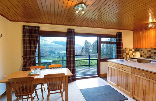 Crianlarich Ski Chalet | Eagle Lodge with stunning loch and mountain view