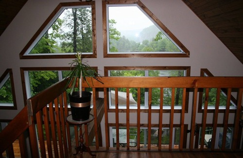 Val-des-Monts Ski Chalet | Eagle Nest Cottage. Weekend Escape to the Nature. In Winter.