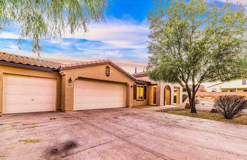 Tucson House | Eagle Point 3B2B | Garage Parking | Fire Pit