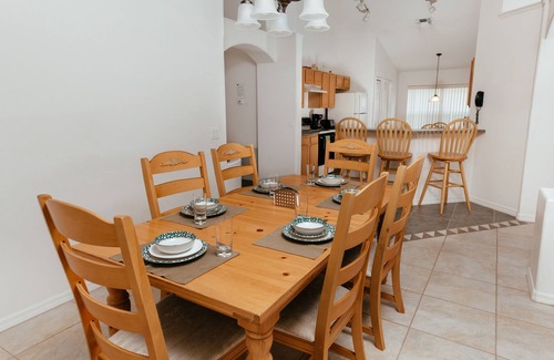 Eagle Pointe South House | EAGLE POINTE SOUTH ON THE LARGER LAKE A NEW VACATION/HOLIDAY EXPERIENCE