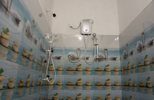 Pottuvil Division 2 Hotel | Eagle Resort Arugambay