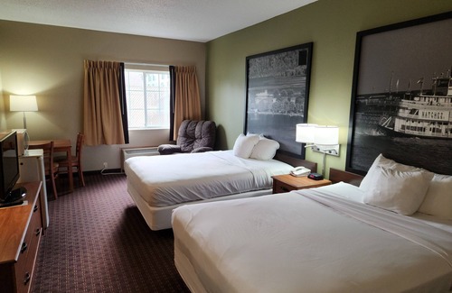 Le Claire Hotel | Eagle Ridge Inn