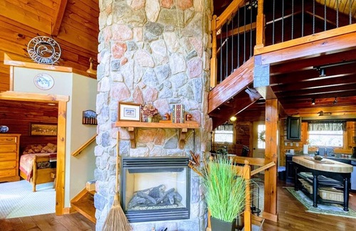 Sybertsville Cabin | Eagle Rock Cabin - 2 Blocks to the Lake ***Must be Eagle Rock property owner***
