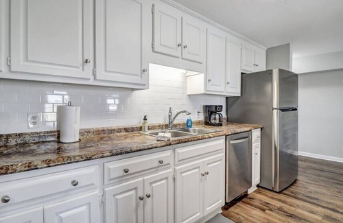 Statesboro Apartment | Eagle's Landing Loft-Downtown, Above Bull & Barrel