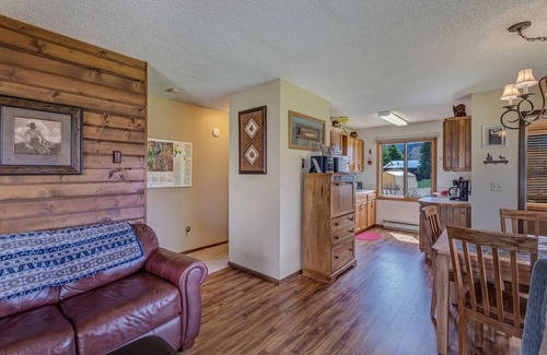 Clark Cabin | Eagle's Nest - 2 bedroom, 2 bath cabin on the Elk River with river views