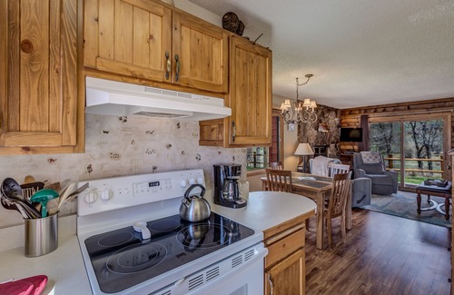 Clark Cabin | Eagle's Nest - 2 bedroom, 2 bath cabin on the Elk River with river views