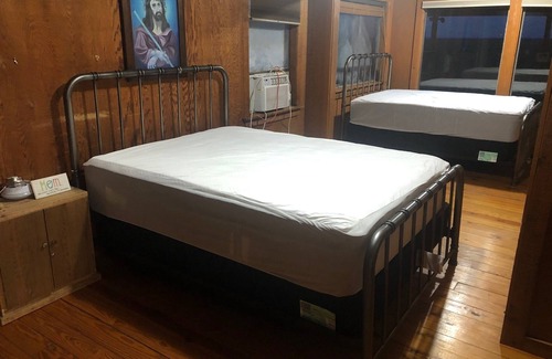 Shreveport Cabin | Eagle's Nest at God's Mountain View Campground, Shreveport, LA