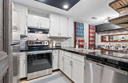 Cary Woods Condo | Eagle's Nest ~ New 3/2 in AU!