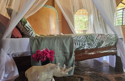 Shimoni House | Eagle Suite 38m2 in Villa 560 m2, Indian Ocean View