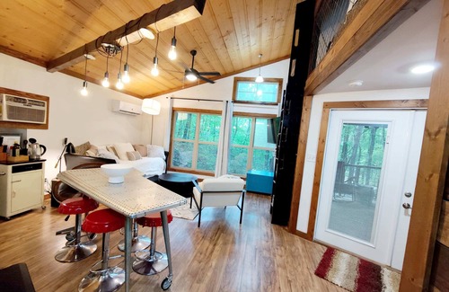 Monteagle Cabin | Eagle Treehouse Getaway with Hot Tub, Gas Fireplace, and Outdoor Firepit!