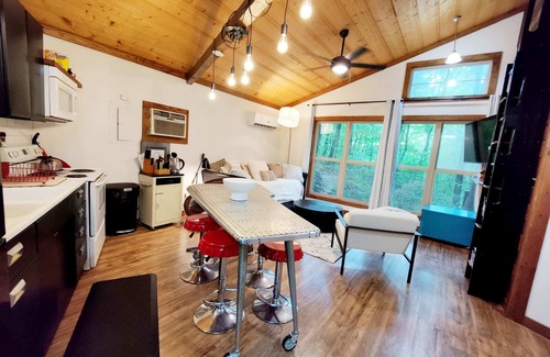 Monteagle Cabin | Eagle Treehouse Getaway with Hot Tub, Gas Fireplace, and Outdoor Firepit!