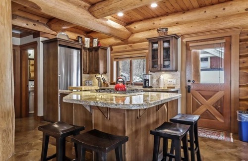 Fairways Ski Chalet | Eagle View Chalet: Spacious 3BDRM Chalet, Family Friendly w/Private Hot Tub