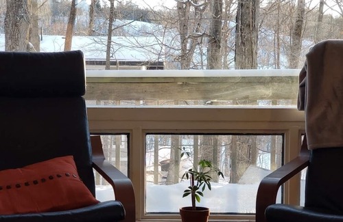 Les Collines-de-l'Outaouais Regional County Municipality Ski Chalet | EAGLE VIEW | Cozy ski-side chalet for all seasons | 25 Mins From Ottawa