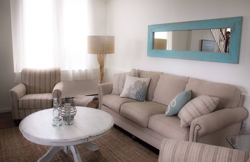 Blind Bay House | Eagles Bliss, nested in the surrounding beauty of the bay and mountain views.