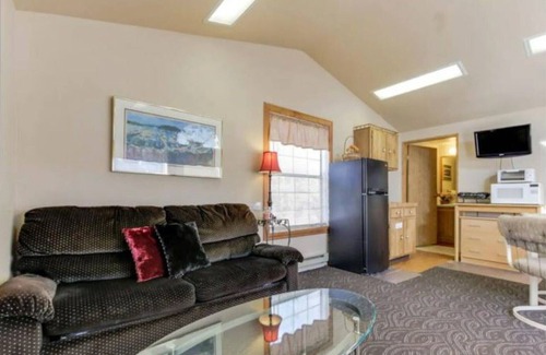 Bayview House | Eagles Landing Cabin