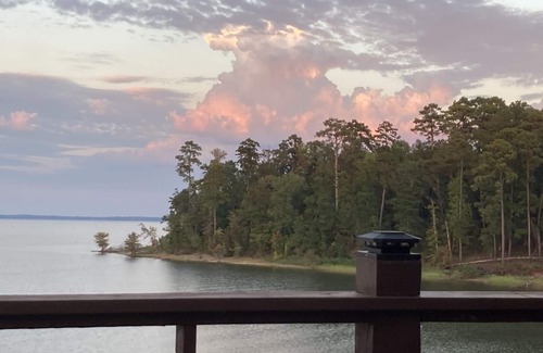 Hemphill Cabin | Eagles Nest at Six Mile, a cozy waterfront cabin overlooking Toledo Bend lake.
