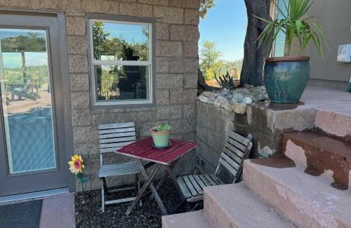 Prescott Apartment | Eagles Nest Casita Luxury king memory foam bed feather pillows & duvet Amazing views, private balcony, Great location & Dog friendly
