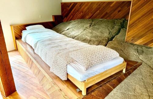 Upper Squamish House | Eagles Nest - epic blufftop cabin Squamish