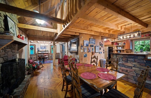 Mentone Cabin | Eagle’s Rest-lakefront, paddle boat