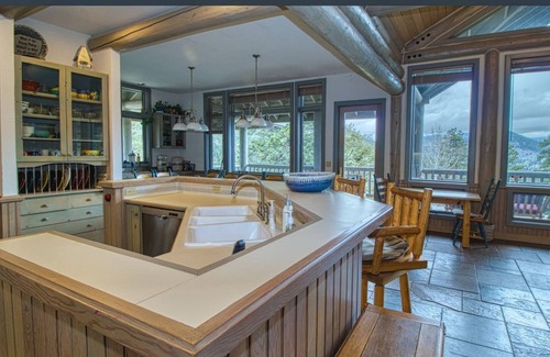 Windcliff Estates House | Eagles Rest:Mountain views>Huge home>Hiking (#23-ZONE3439)