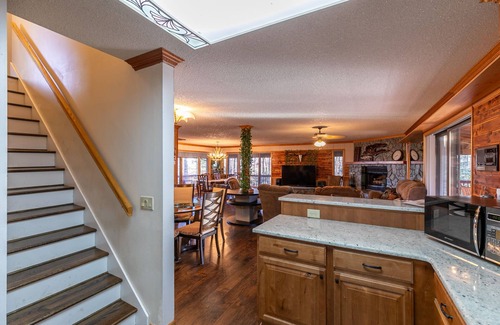 Fleetwood House | Eagles Rest - Quiet area with hot tub, pets welcome!