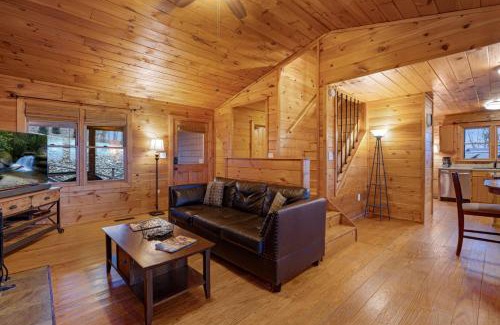 Morganton House | Eagles View Ridge - Gorgeous Mountain Views from the Hot Tub + Firepit