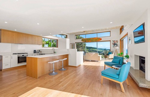 Raglan House | EARLES LOOKOUT POINT - Manu Bay