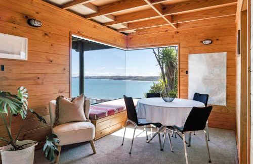 Raglan House | Earles Place