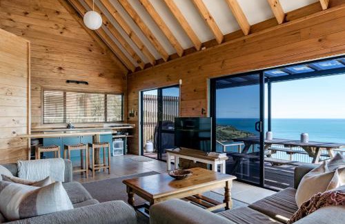 Raglan House | Earles Place