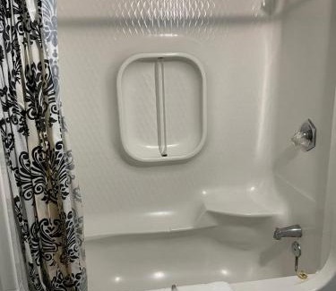Timiskaming District Hotel | Earlton Motel