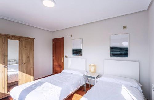 Zarautz Apartment | EARRA - Casa Damatxo, Terraza, 1 minuto a la Playa, zona tranquila