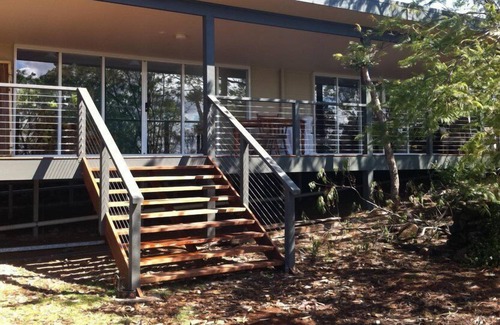 Cumboogle Apartment | Earth Studio with shared kitchen, short drive to Zoo, rural setting