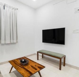 Khar Apartment | Earthy 1BHK Bandra W by The Bombay Home Company