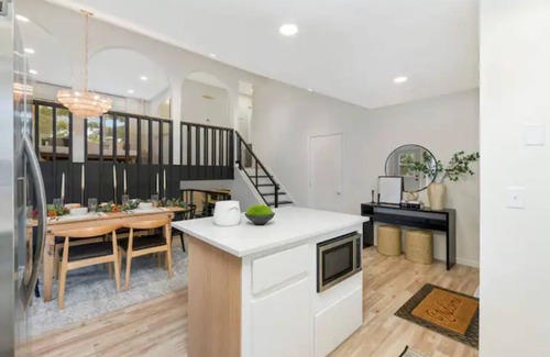Cottage Grove Cottage | Earthy | Deluxe Cottage