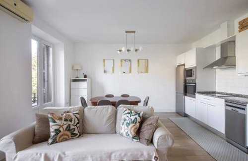 San Sebastian Centro Apartment | Easo Suits Family Friends Parking