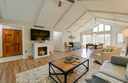 East Aurora House | East Aurora Home about 18 Mi to Downtown Buffalo!