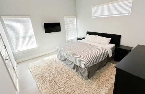 Montopolis House | East Austin 3 bedroom home w/pet friendly yard