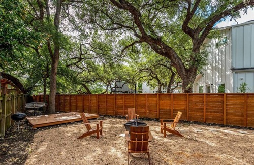 Rosewood House | East Austin Bungalow - Parking - W/D - Updated - 2 Miles to E 6th - Yard