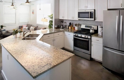 East MLK House | East Austin Ideal for Long Stays Office with Wi-Fi