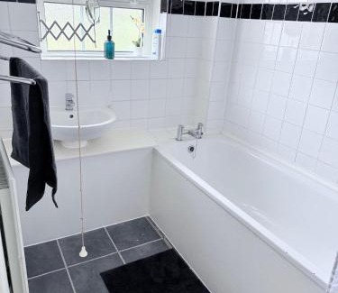 Shadwell Apartment | East End Escape - For 6ppl near Central LONDON - 3mins to DLR overground