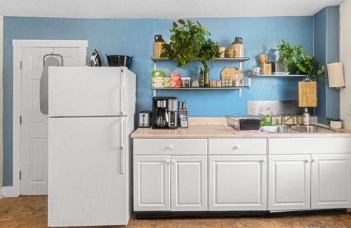 East End Apartment | East end. Walk to food, beer and downtown fun.
