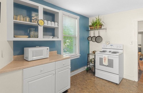 East End Apartment | East end. Walk to food, beer and downtown fun.