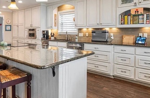 Kemp House | East facing - 3 bedroom, 3 bath home, with dock, large deck.AC and Wifi .