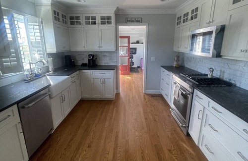 Spring Lake Heights House | East Hwy.71. 4 bedrooms, 2 bathrooms. Sleeps 10. Shower outsid. Beach badges.