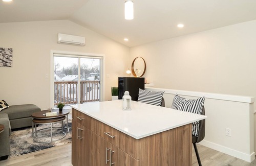 East Kildonan House | East Kildonan + Moncton Ave + 2 Bdr Top Level Suite (644A)