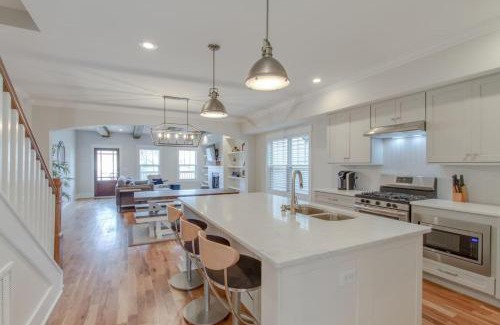Talbot's Corner House | East Nash Luxury Four Bedrooms Huge Rooftop Patio